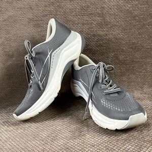 Dansko Women's Pace Mesh Sneakers in gray size 38 (7.5) EUC